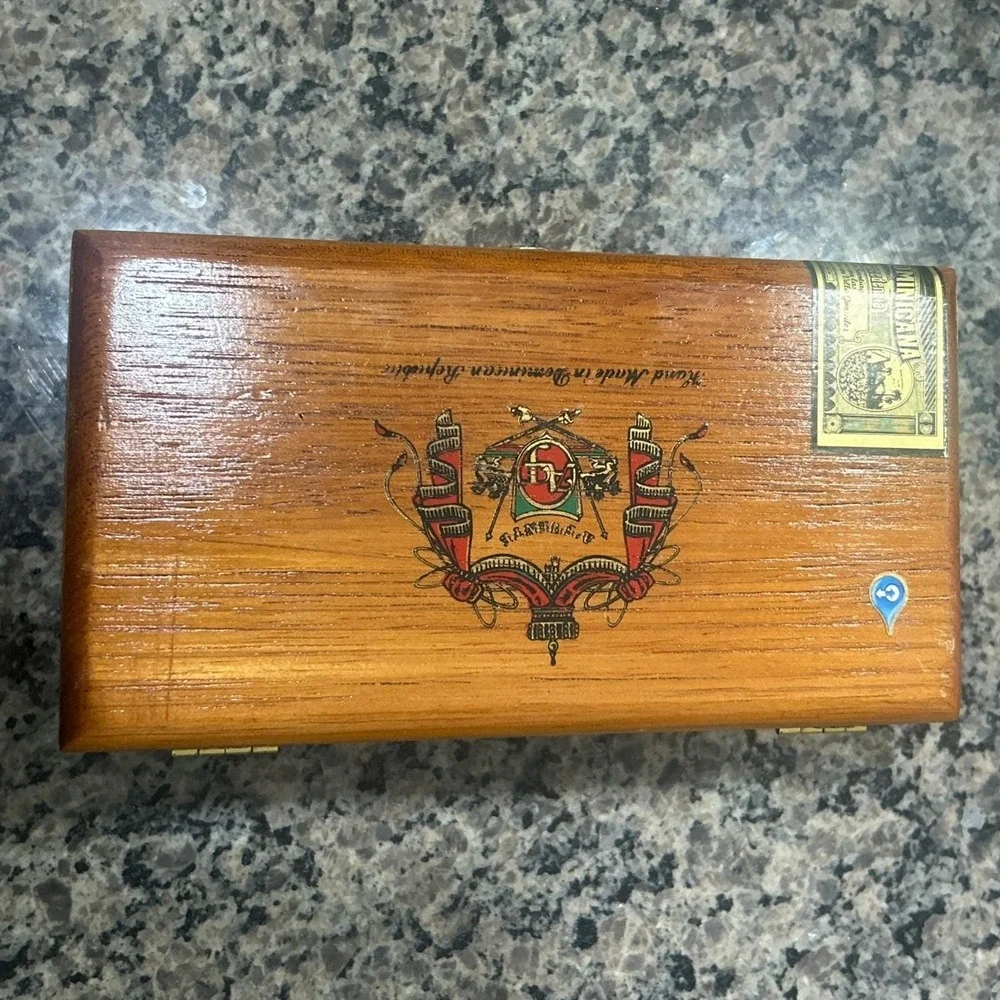 Arturo Fuente Anejo No.19   Wooden Cigar Box Made In Dominica Used